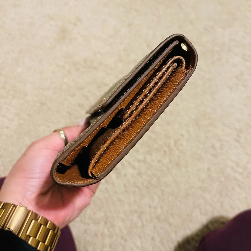 Louis Vuitton Crossbody - Picture 4 of 11
